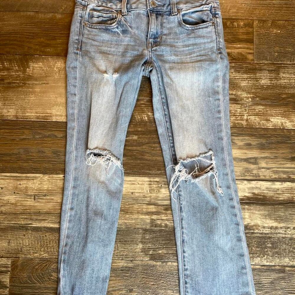 AE Outfitters Light Wash Distressed Jeans